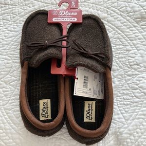 NWT slippers size 7-8